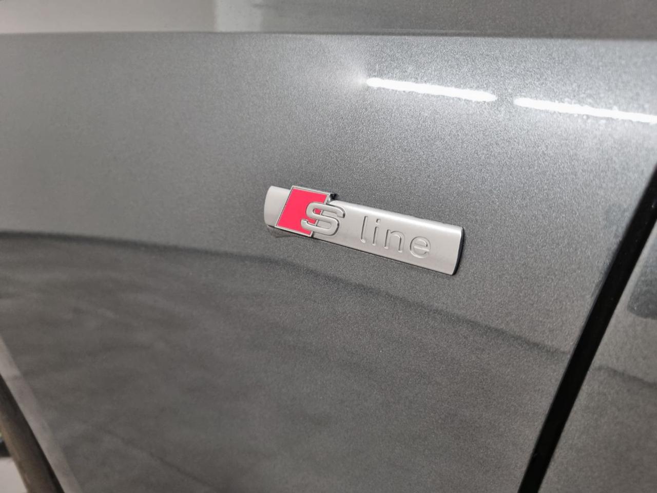 AUDI A4 Avant 40 TFSI quattro S tronic S line edition - 21