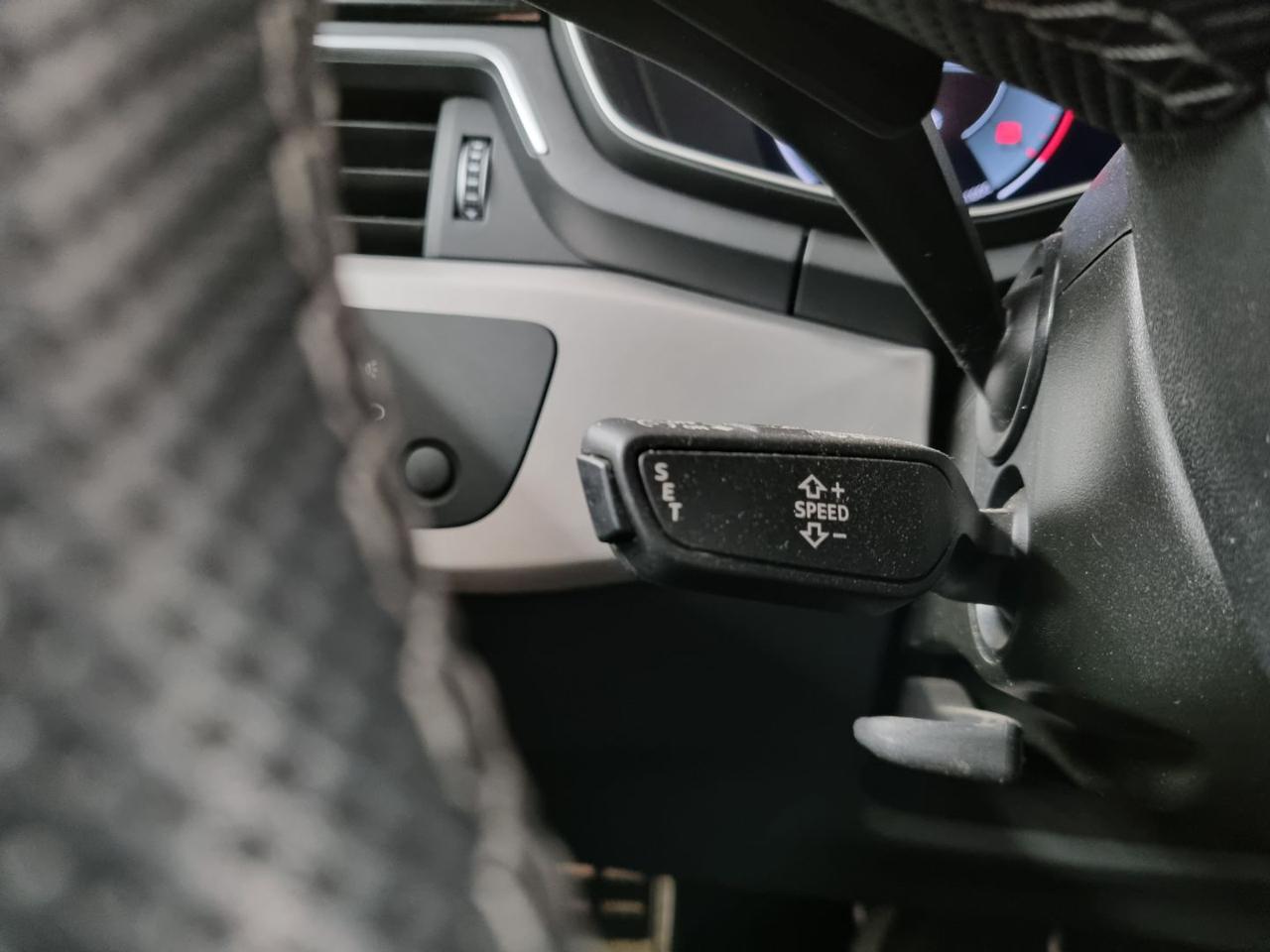 AUDI A4 Avant 40 TFSI quattro S tronic S line edition - 20