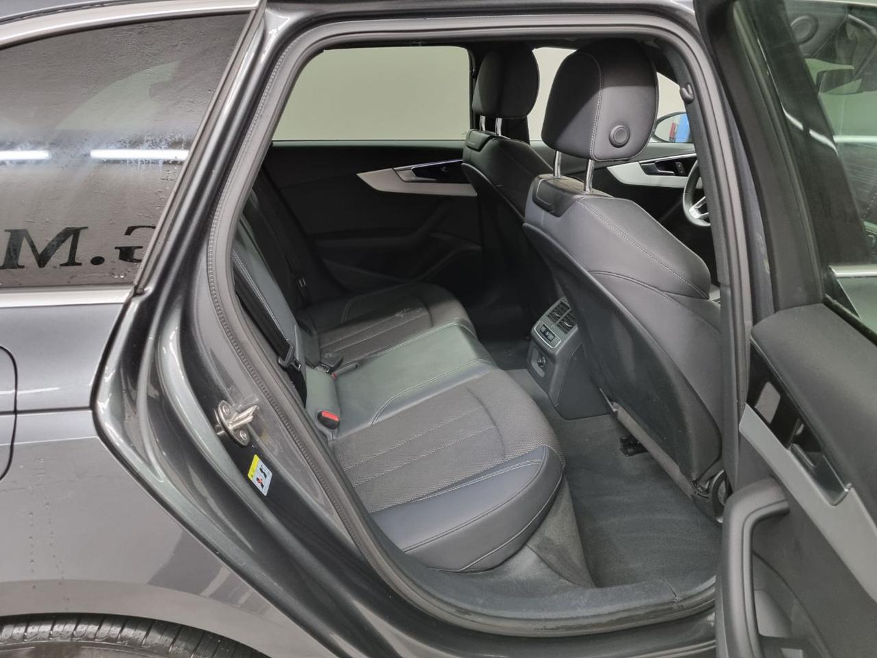 AUDI A4 Avant 40 TFSI quattro S tronic S line edition - 10