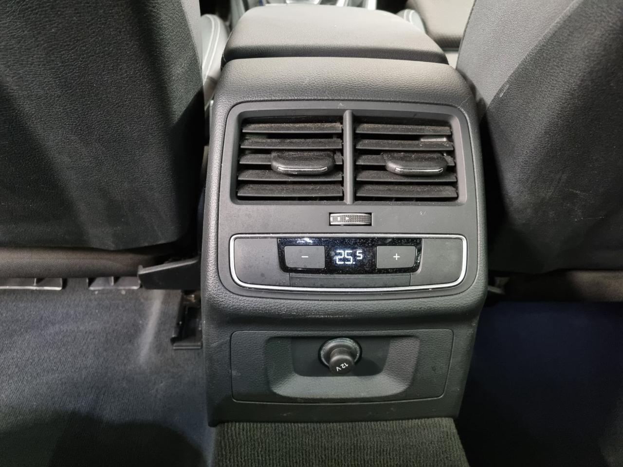 AUDI A4 Avant 40 TFSI quattro S tronic S line edition - 16