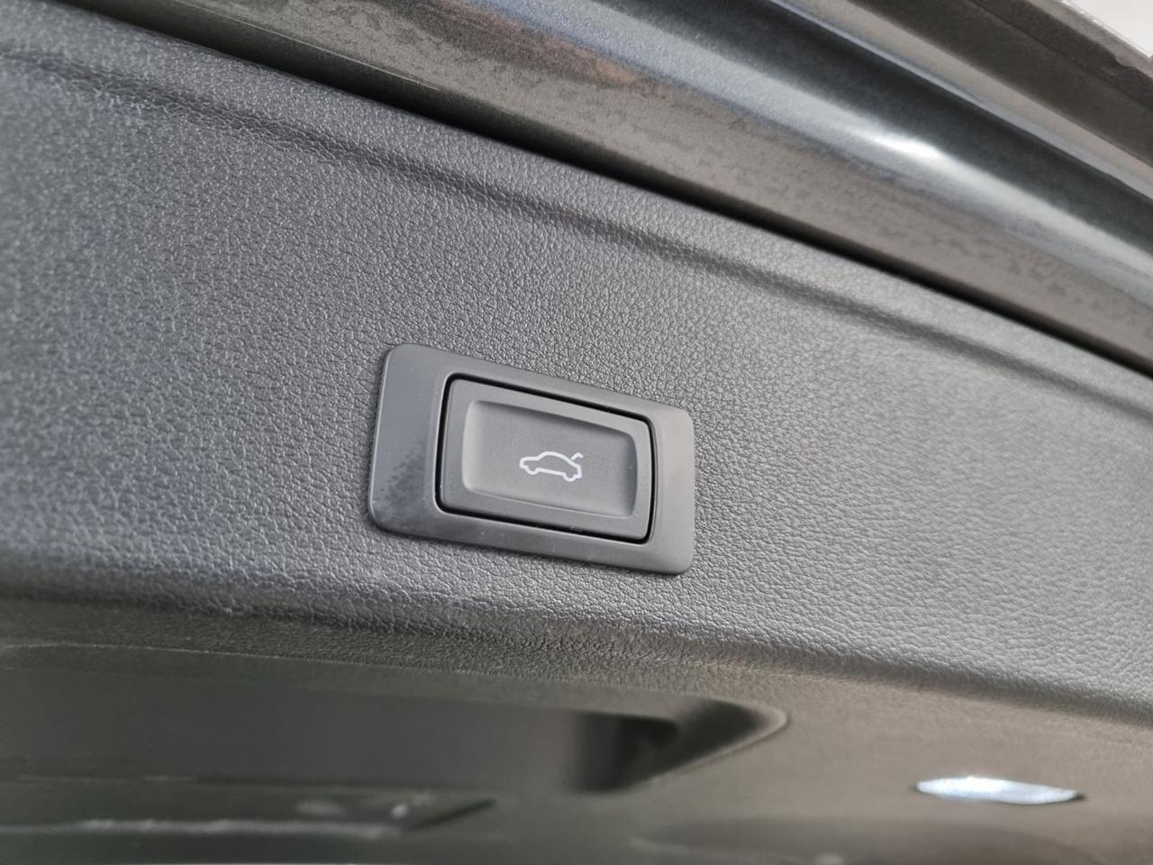 AUDI A4 Avant 40 TFSI quattro S tronic S line edition - 28