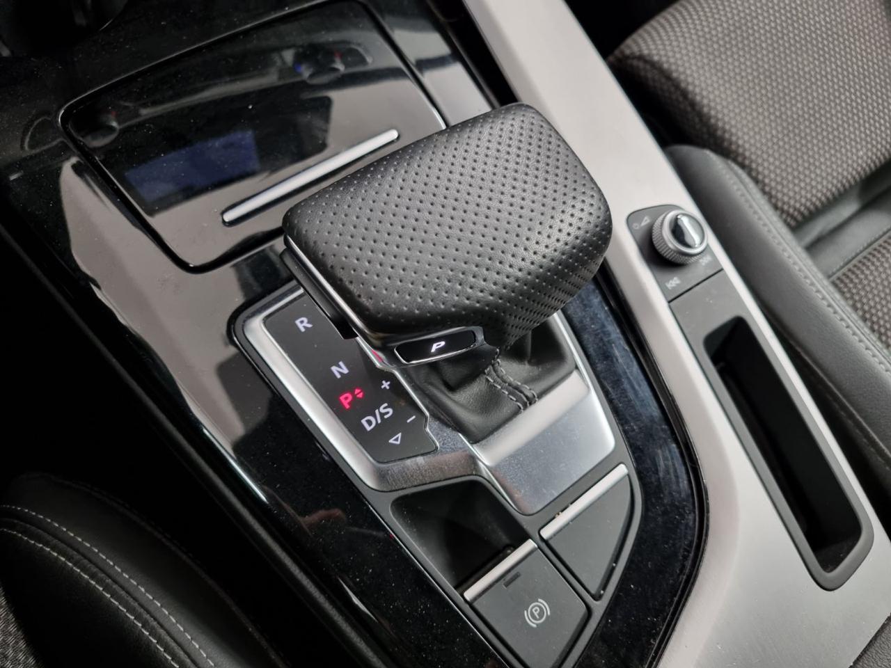 AUDI A4 Avant 40 TFSI quattro S tronic S line edition - 14