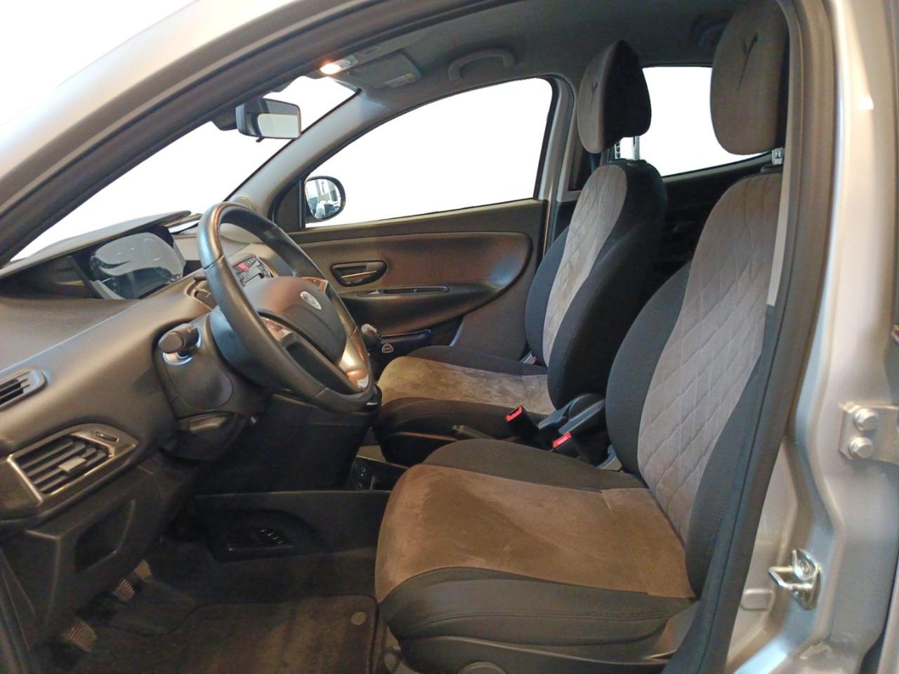 LANCIA Ypsilon 1.2 69 CV 5 porte S&S Gold - 8