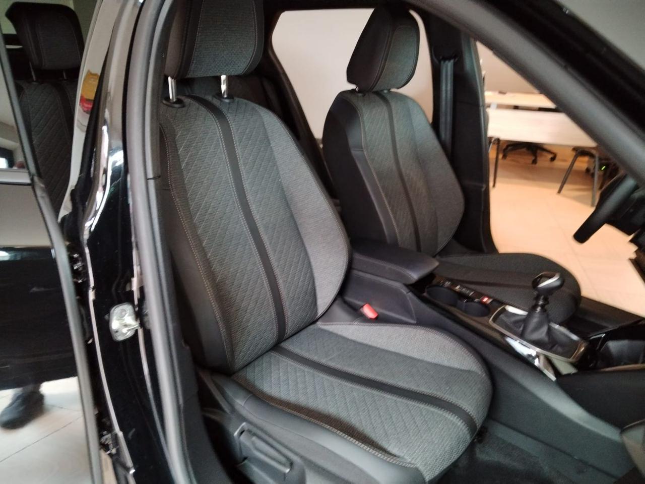 PEUGEOT 2008 PureTech 100 S&S Allure - 18