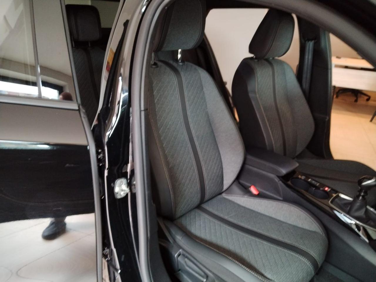 PEUGEOT 2008 PureTech 100 S&S Allure - 21