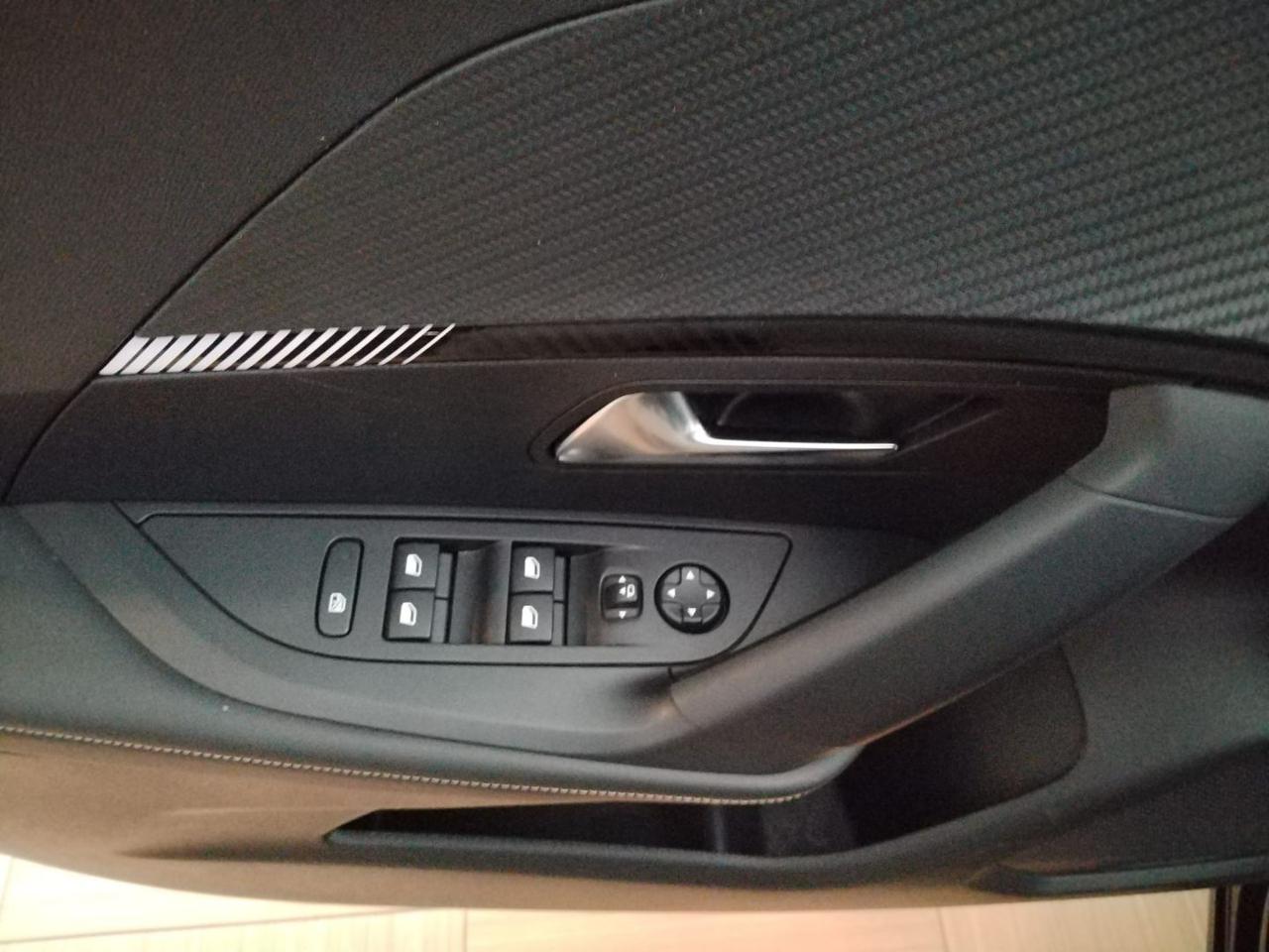 PEUGEOT 2008 PureTech 100 S&S Allure - 19