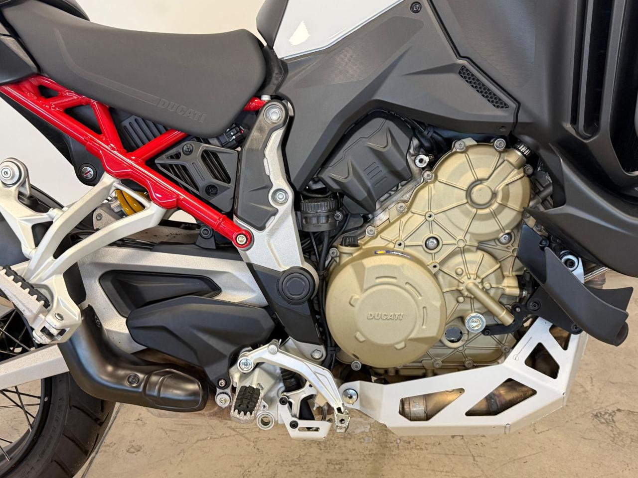 DUCATI Multistrada V4 S RADAR ICEBERG SPOKED WHEELS W MY22 - 6