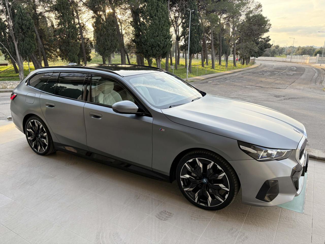 BMW i5 eDrive 40 Touring Msport Pro TETTO PANORAMICO - 3