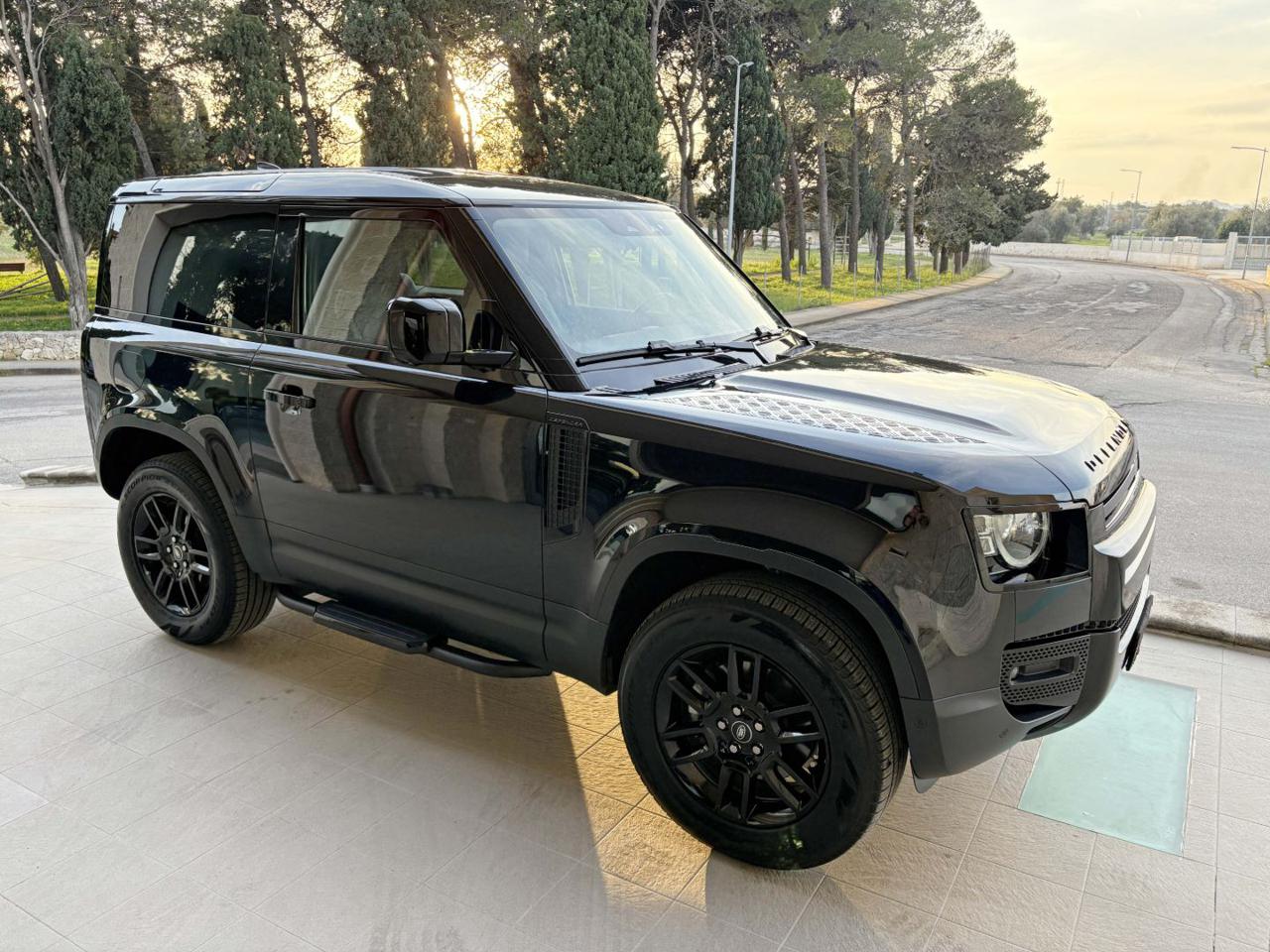 LAND ROVER Defender 90 3.0D I6 200 CV AWD Auto TOTAL BLACK. - 3