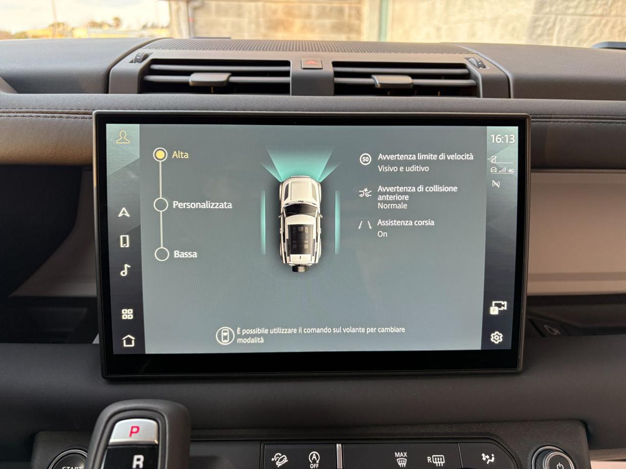 LAND ROVER Defender 90 3.0D I6 200 CV AWD Auto TOTAL BLACK. - 34