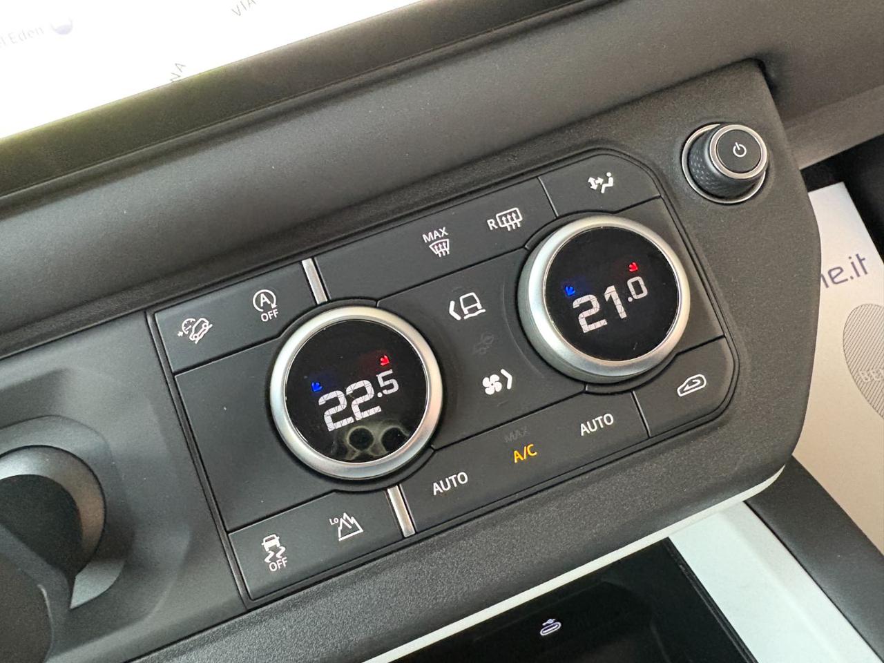 LAND ROVER Defender 90 3.0D I6 200 CV AWD Auto TOTAL BLACK. - 27