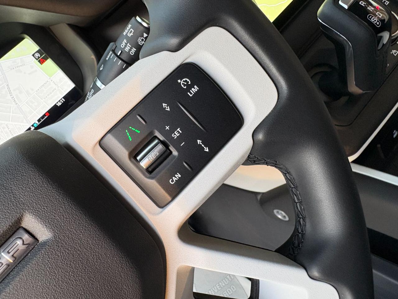 LAND ROVER Defender 90 3.0D I6 200 CV AWD Auto TOTAL BLACK. - 26