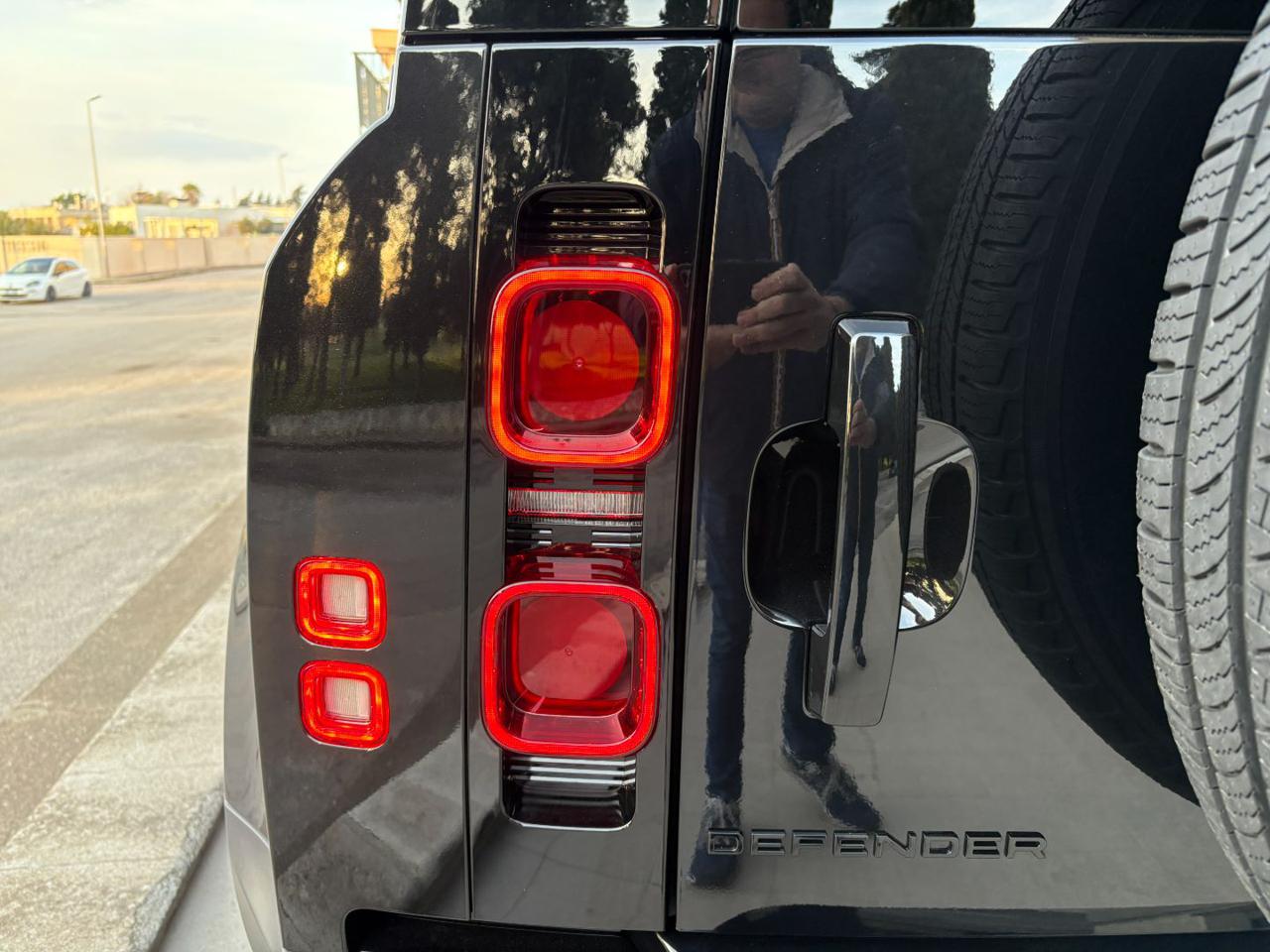 LAND ROVER Defender 90 3.0D I6 200 CV AWD Auto TOTAL BLACK. - 47