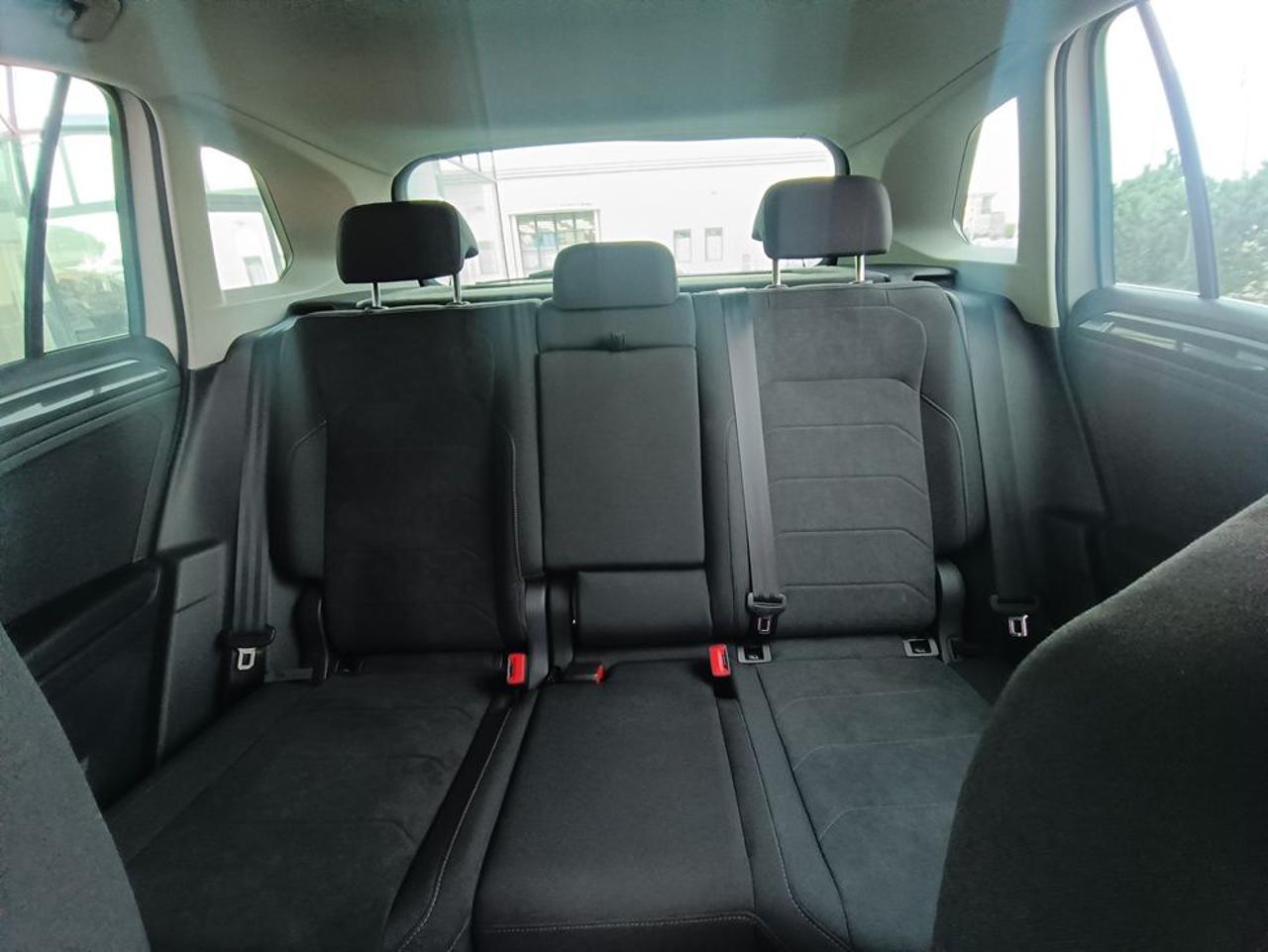 VOLKSWAGEN Tiguan 2.0 TDI 150 CV SCR DSG Elegance - 3