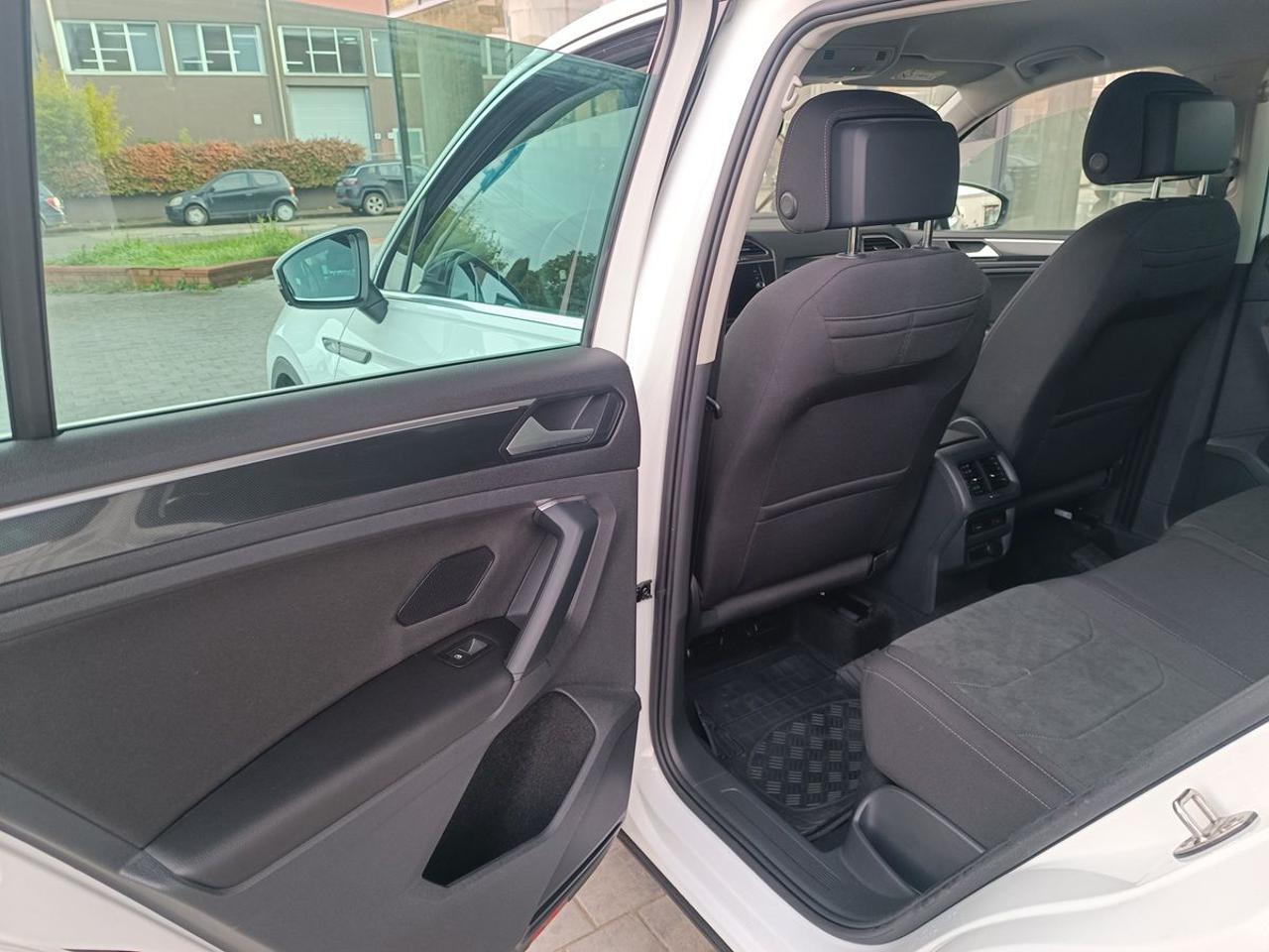 VOLKSWAGEN Tiguan 2.0 TDI 150 CV SCR DSG Elegance - 6