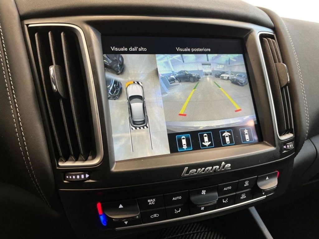 MASERATI Levante V8 580 CV AWD Trofeo Pacchetto Carbonio - 12