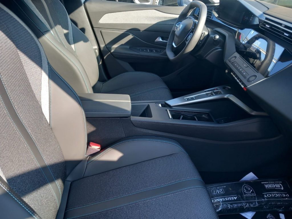 PEUGEOT 308 BlueHDi 130 S&S EAT8 Allure+P. VISION 360°+DR. ASS - 16