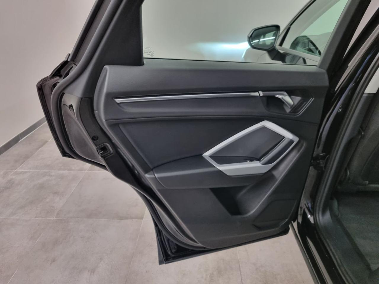 AUDI Q3 35 TFSI S tronic Business - 19