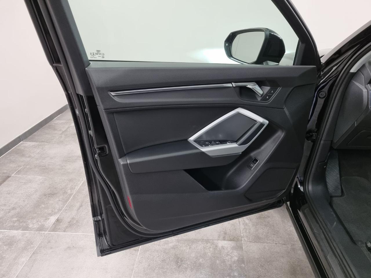 AUDI Q3 35 TFSI S tronic Business - 17