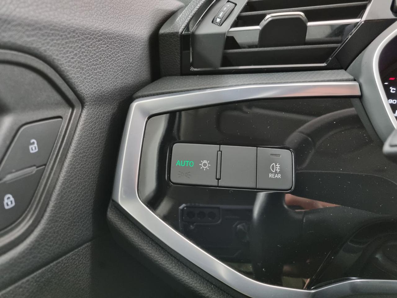 AUDI Q3 35 TFSI S tronic Business - 28