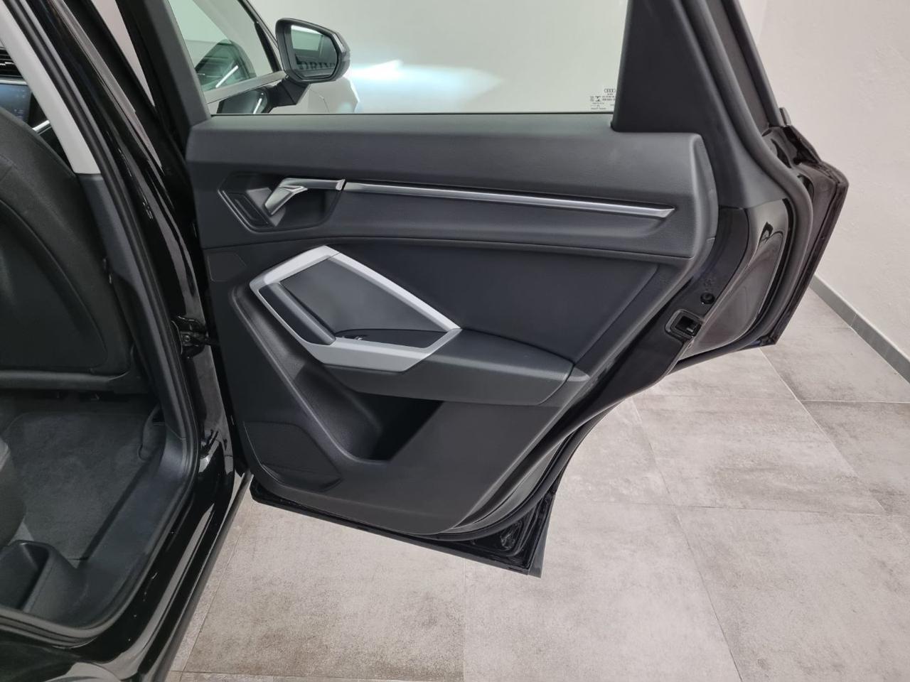 AUDI Q3 35 TFSI S tronic Business - 22