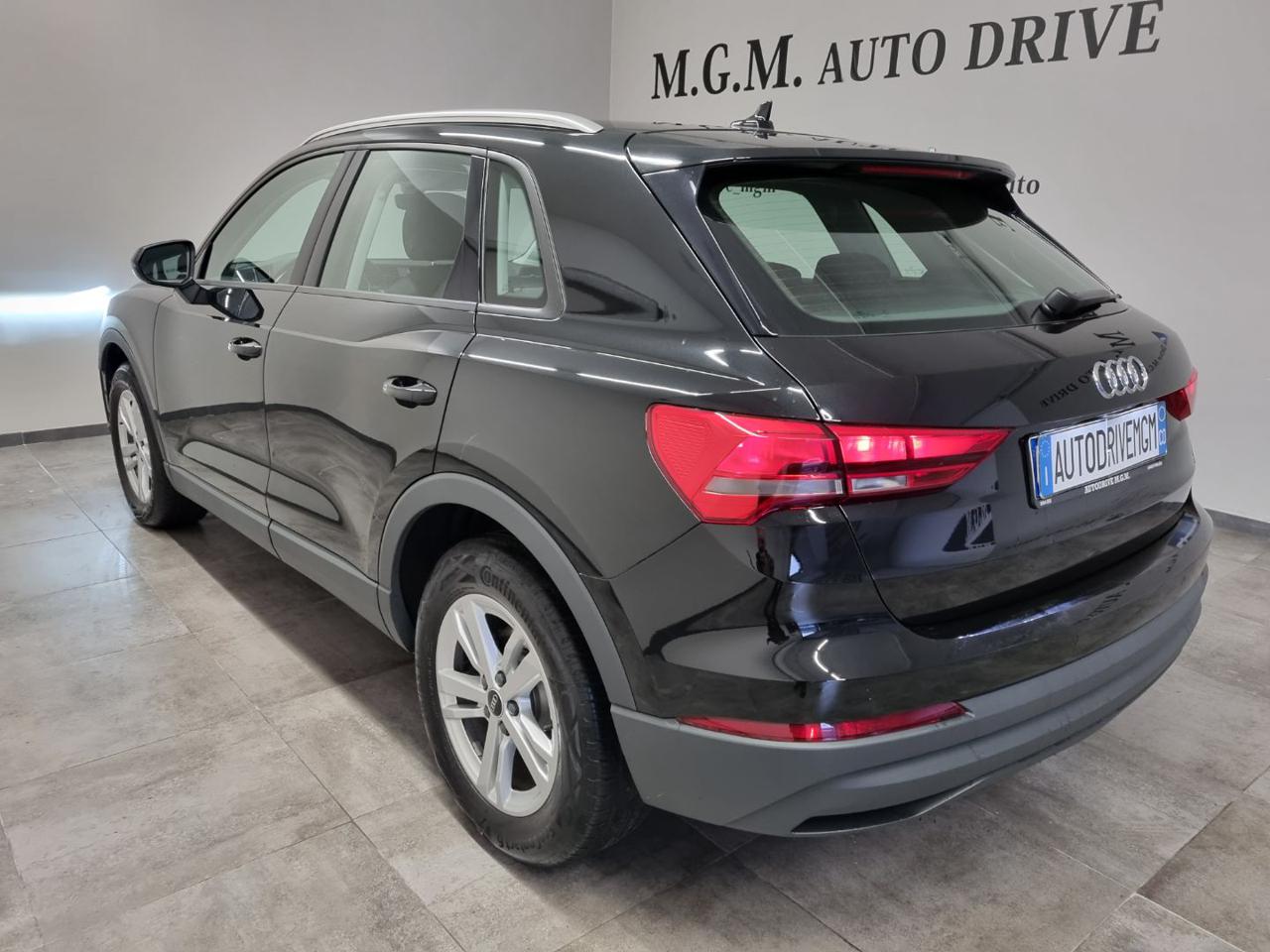 AUDI Q3 35 TFSI S tronic Business - 4