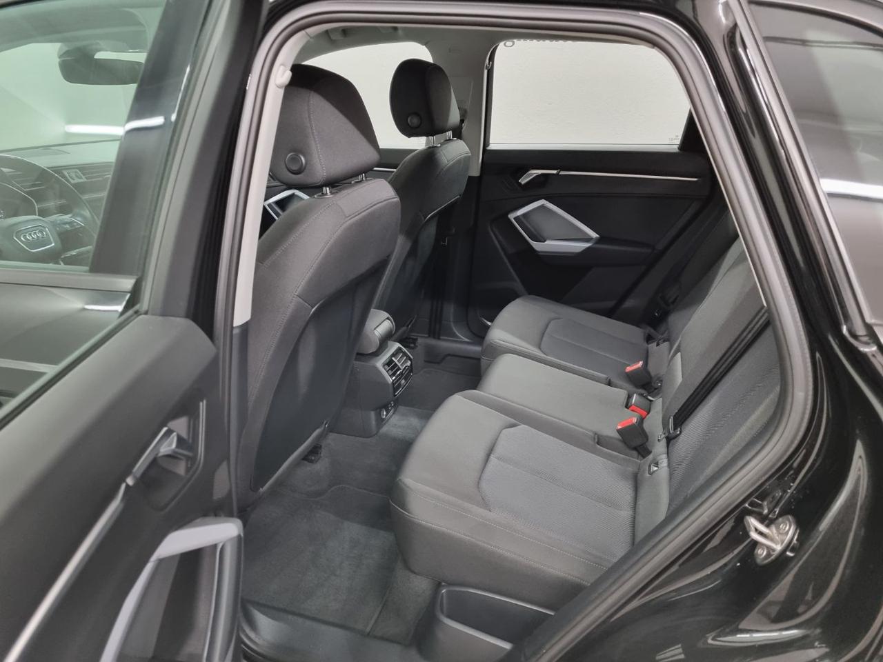 AUDI Q3 35 TFSI S tronic Business - 18