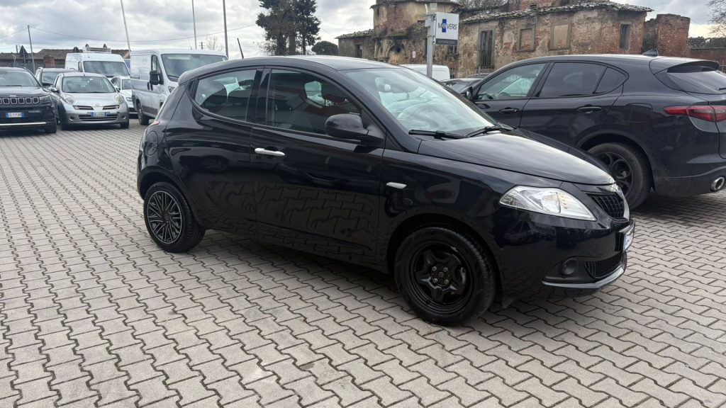 LANCIA Ypsilon 1.0 FireFly 5 porte S&S Hybrid Silver Plus - 2