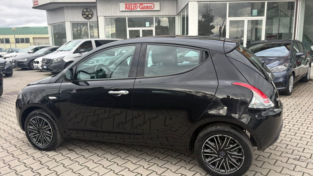 LANCIA Ypsilon 1.0 FireFly 5 porte S&S Hybrid Silver Plus - 4