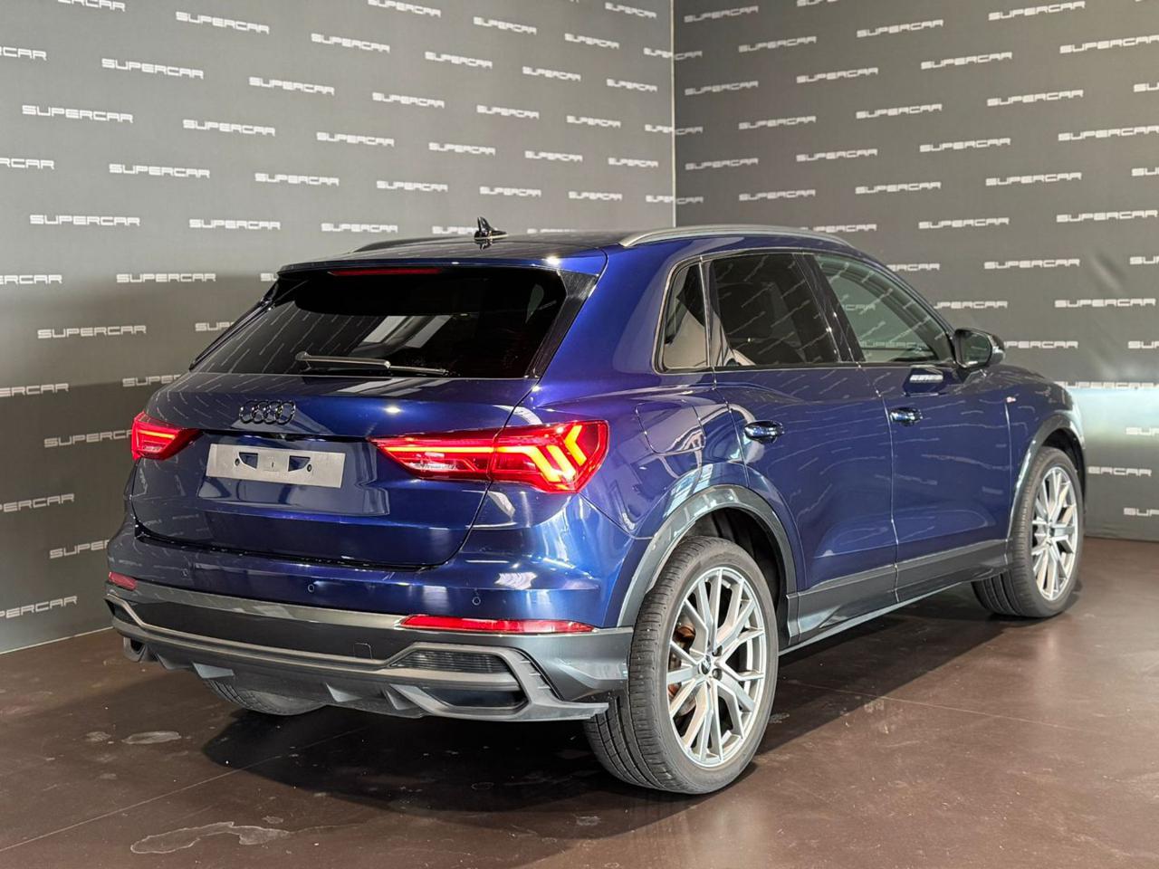 AUDI Q3 35 TDI S tronic Identity Black - 3