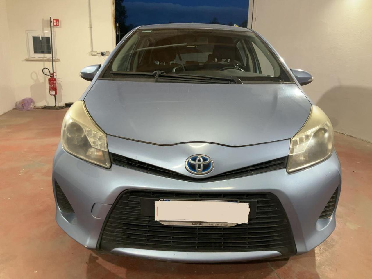 TOYOTA Yaris 1.5 Hybrid 5 porte Lounge - 2