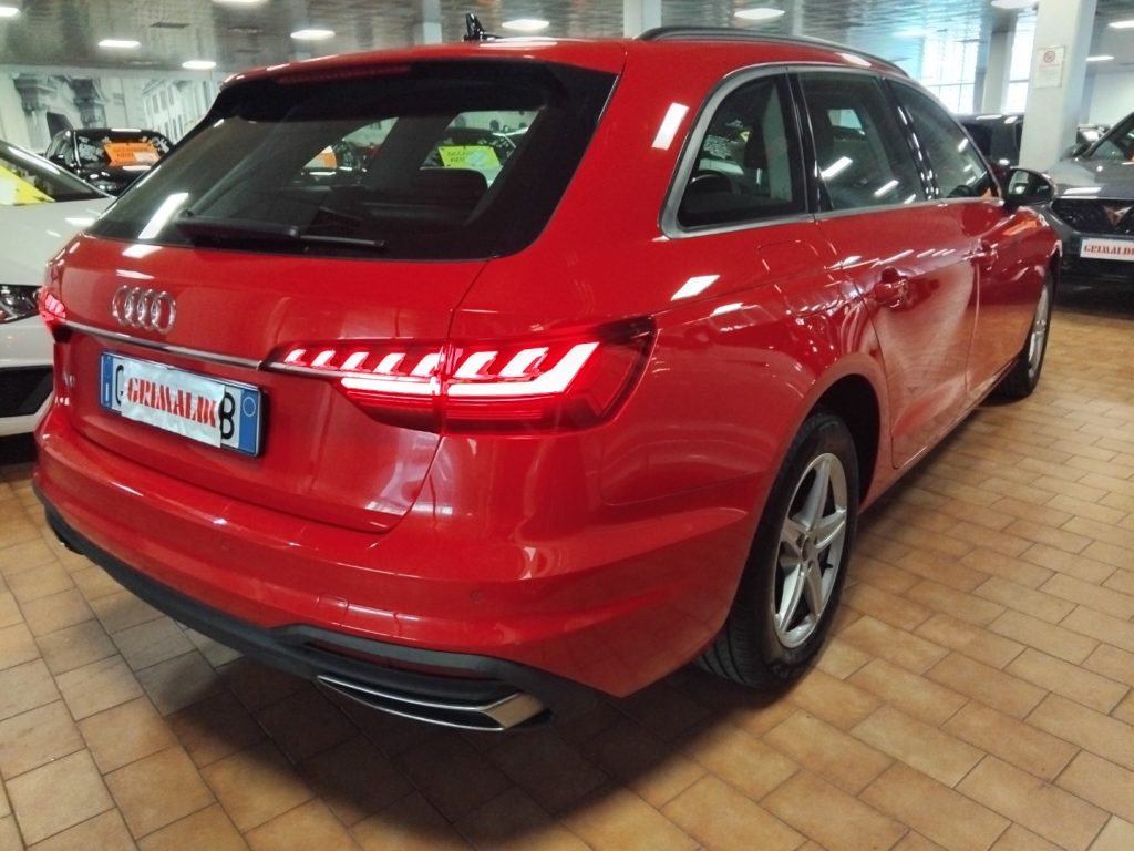 AUDI A4 Avant 30 TDI 2.0 S tronic Business MHEV - 4