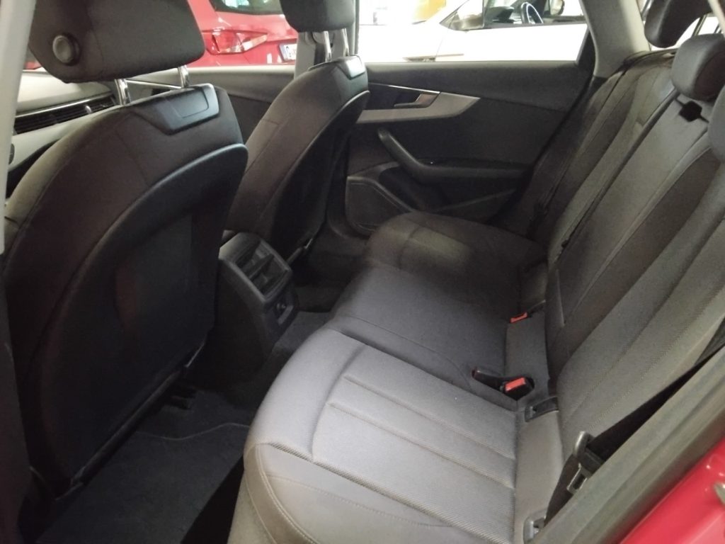 AUDI A4 Avant 30 TDI 2.0 S tronic Business MHEV - 7