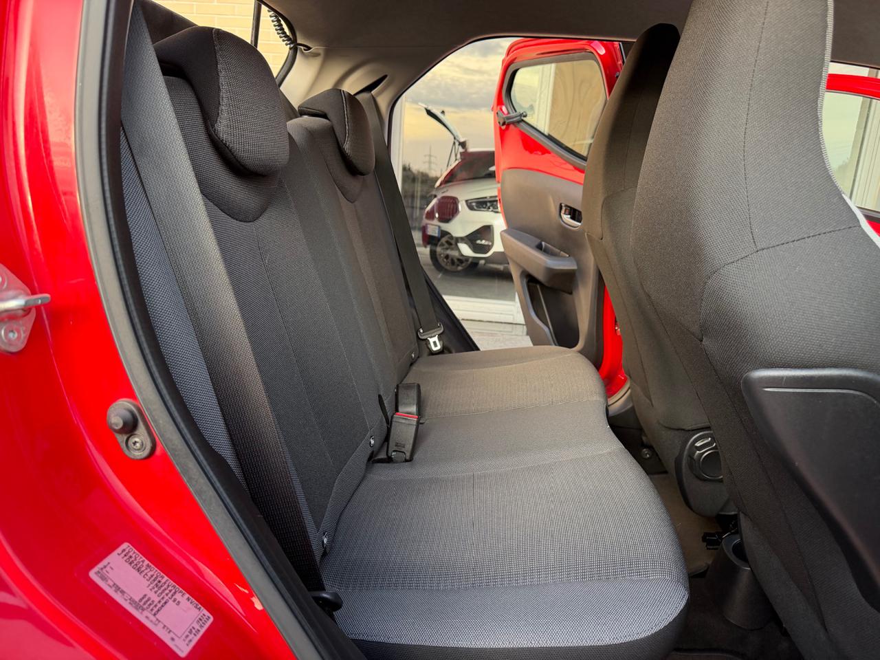 TOYOTA Aygo Connect 1.0 VVT-i 72CV 5 porte x-business plus - 8