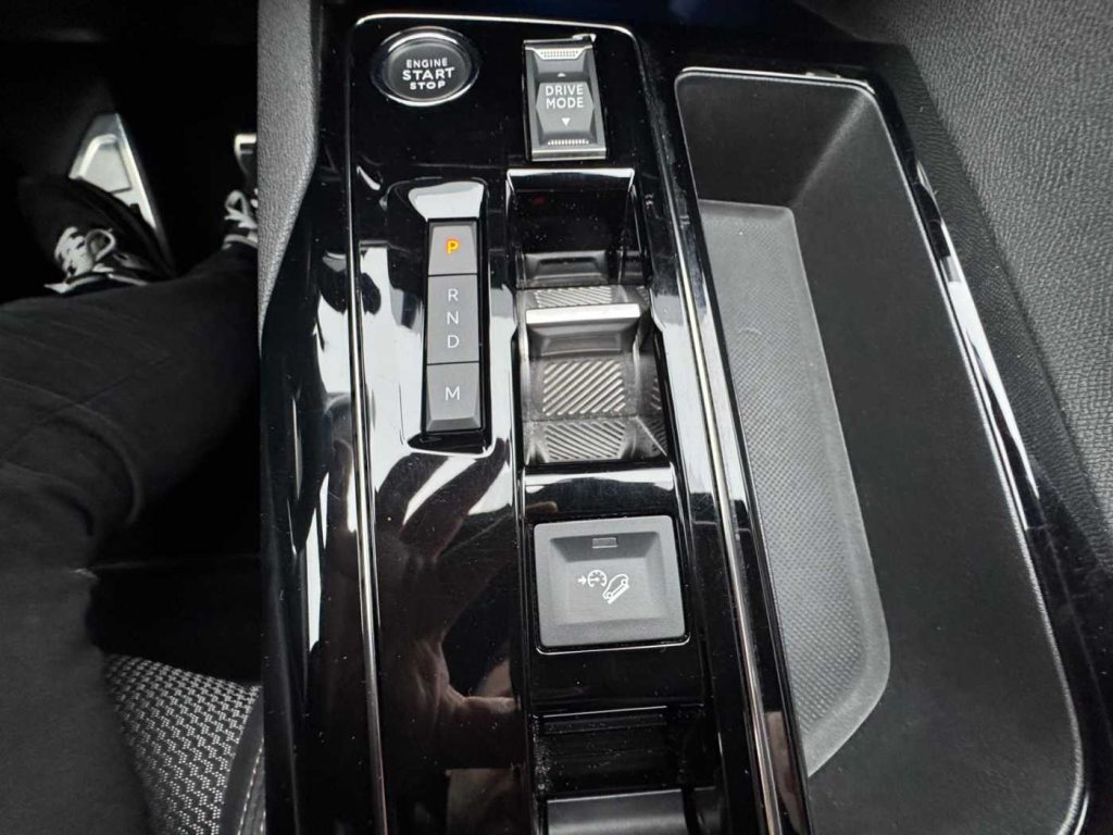 PEUGEOT 3008 BlueHDi 130 S&S EAT8 GT - 16