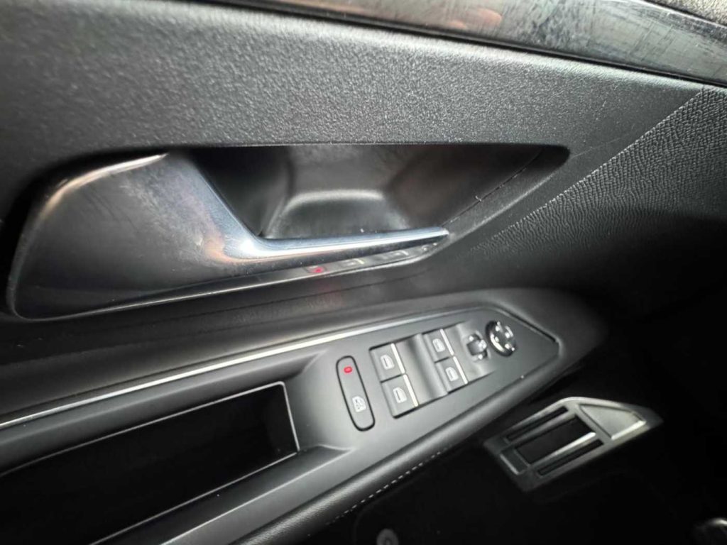 PEUGEOT 3008 BlueHDi 130 S&S EAT8 GT - 19