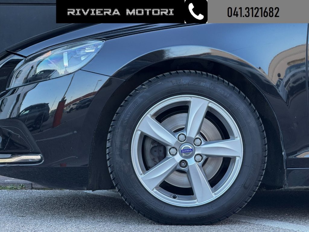 VOLVO V40 D2 R-design Momentum - 3