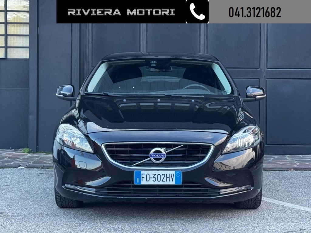VOLVO V40 D2 R-design Momentum - 2