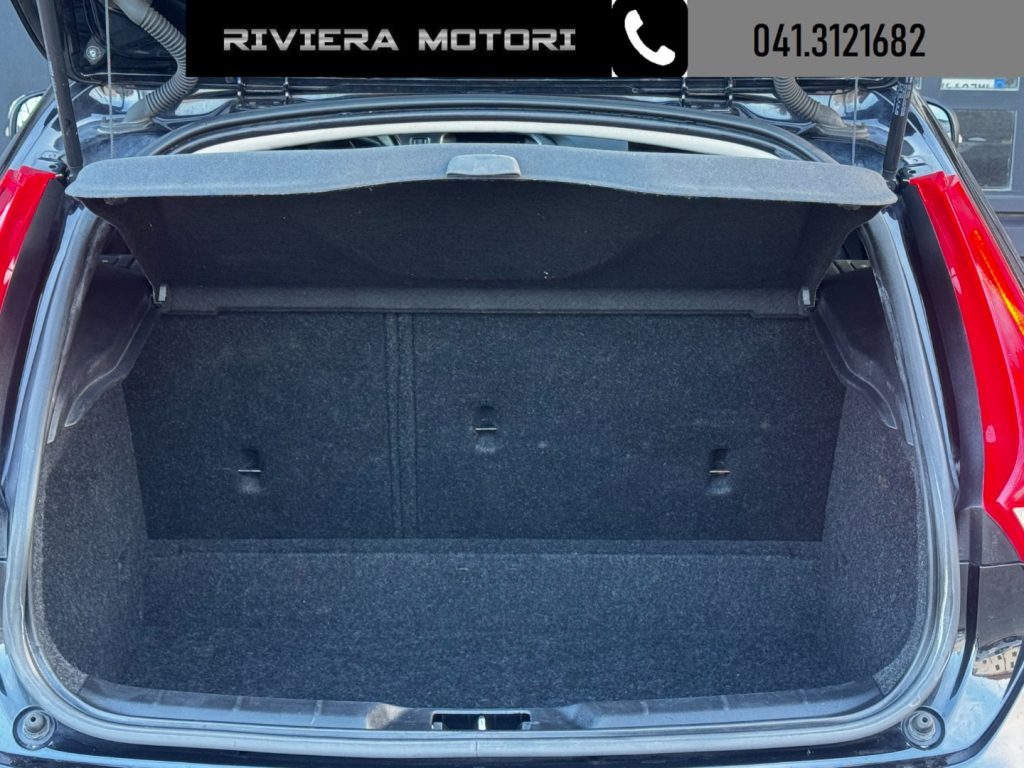 VOLVO V40 D2 R-design Momentum - 11