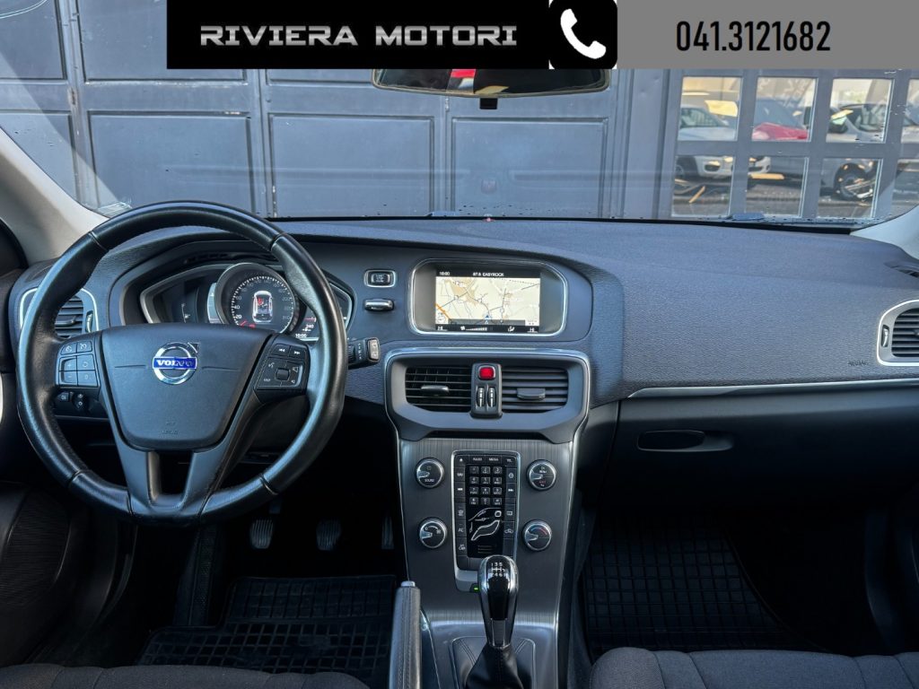 VOLVO V40 D2 R-design Momentum - 5