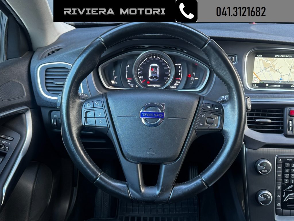 VOLVO V40 D2 R-design Momentum - 6