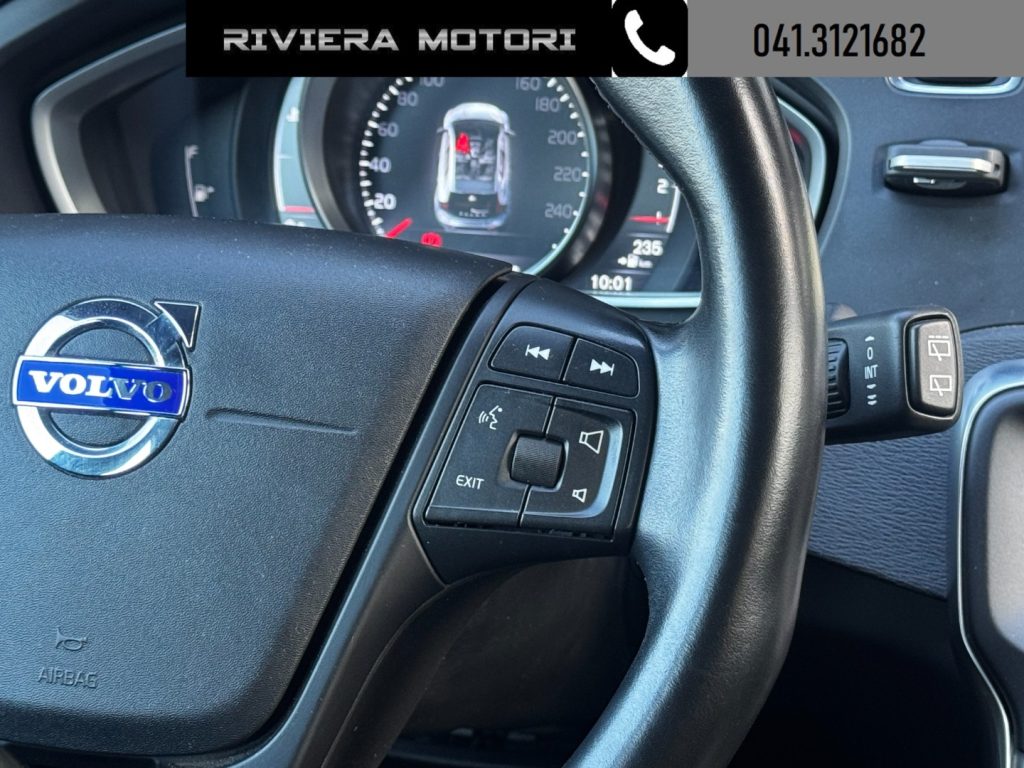 VOLVO V40 D2 R-design Momentum - 7