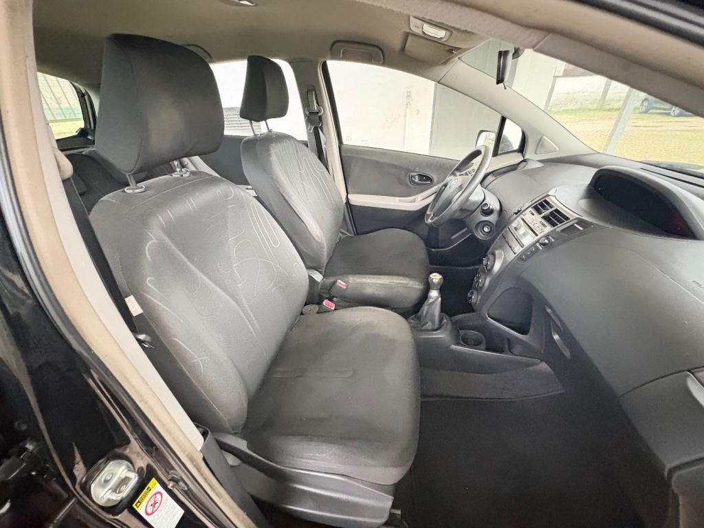 TOYOTA Yaris 1.0 5 porte OK NEIèATENTATI BòUETHOOT - 14