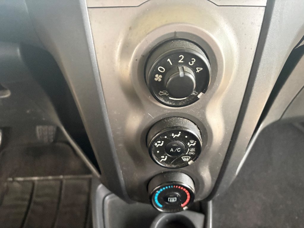 TOYOTA Yaris 1.0 5 porte OK NEIèATENTATI BòUETHOOT - 20