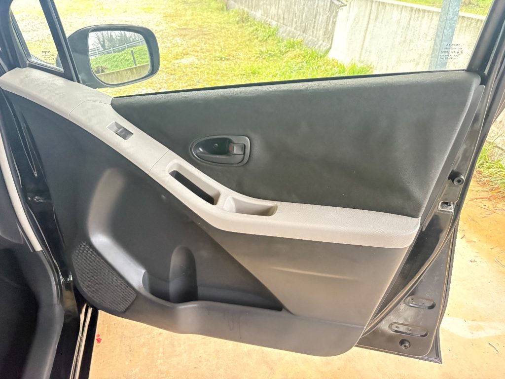 TOYOTA Yaris 1.0 5 porte OK NEIèATENTATI BòUETHOOT - 31