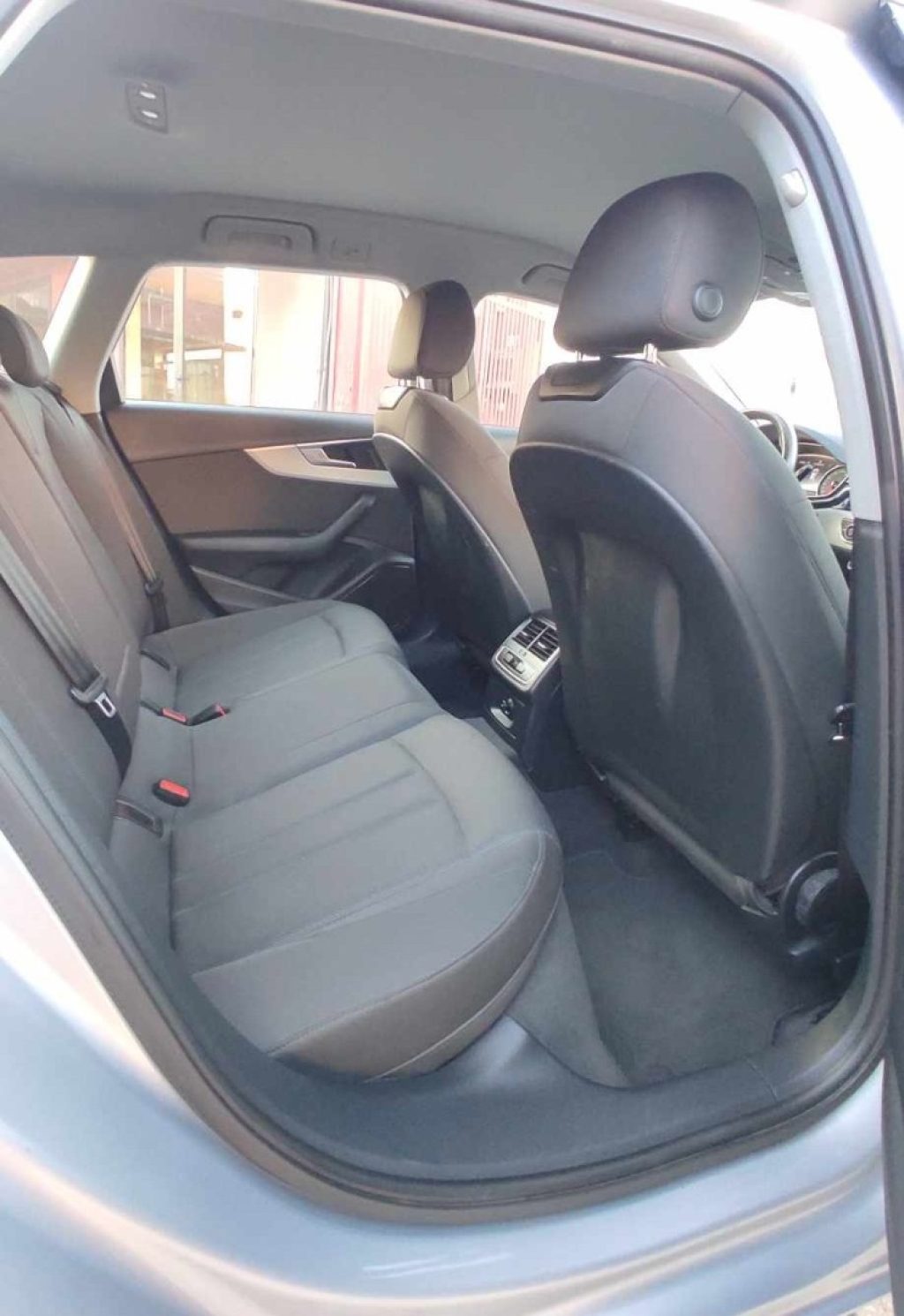 AUDI A4 Avant 35 TDI S tronic Business - 6