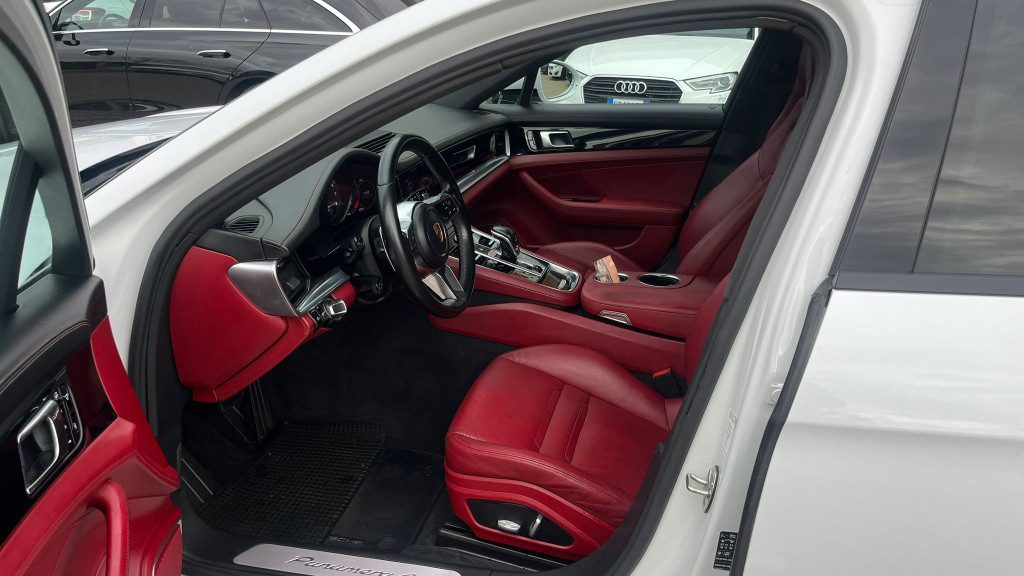 PORSCHE Panamera 3.0 4 - 10