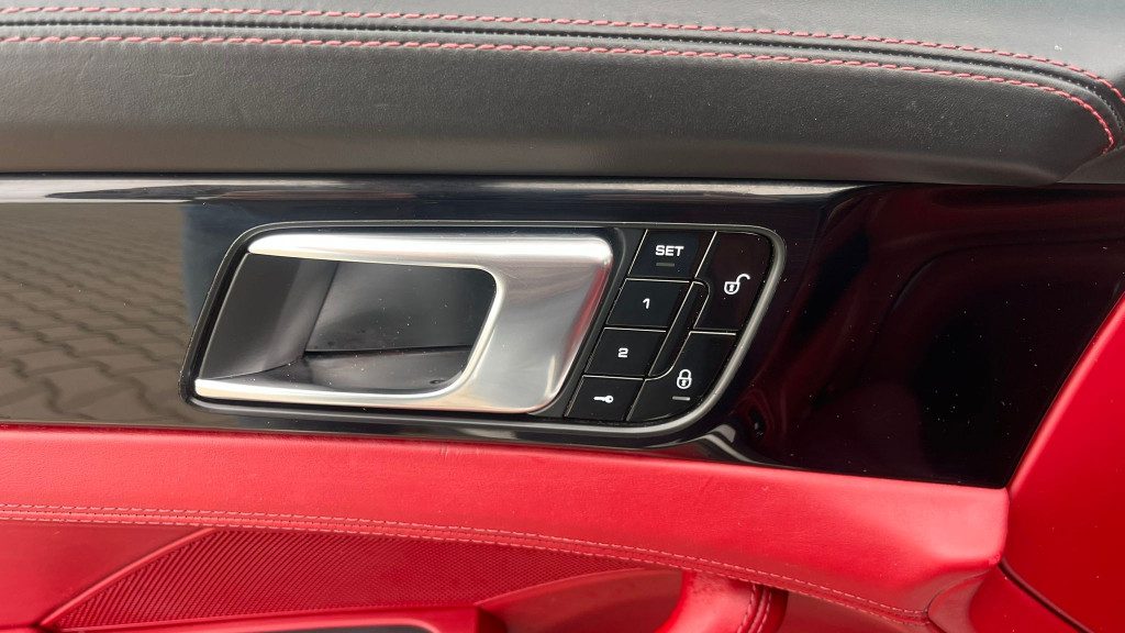 PORSCHE Panamera 3.0 4 - 12