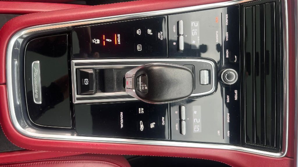 PORSCHE Panamera 3.0 4 - 22