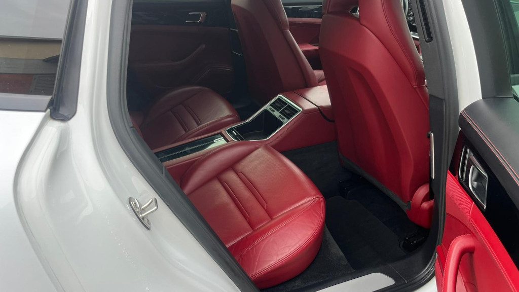 PORSCHE Panamera 3.0 4 - 29